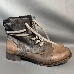 Rieker Payton 22 Boots Ankle Women's 41 US 10 Brown Newspaper Print Side Zip